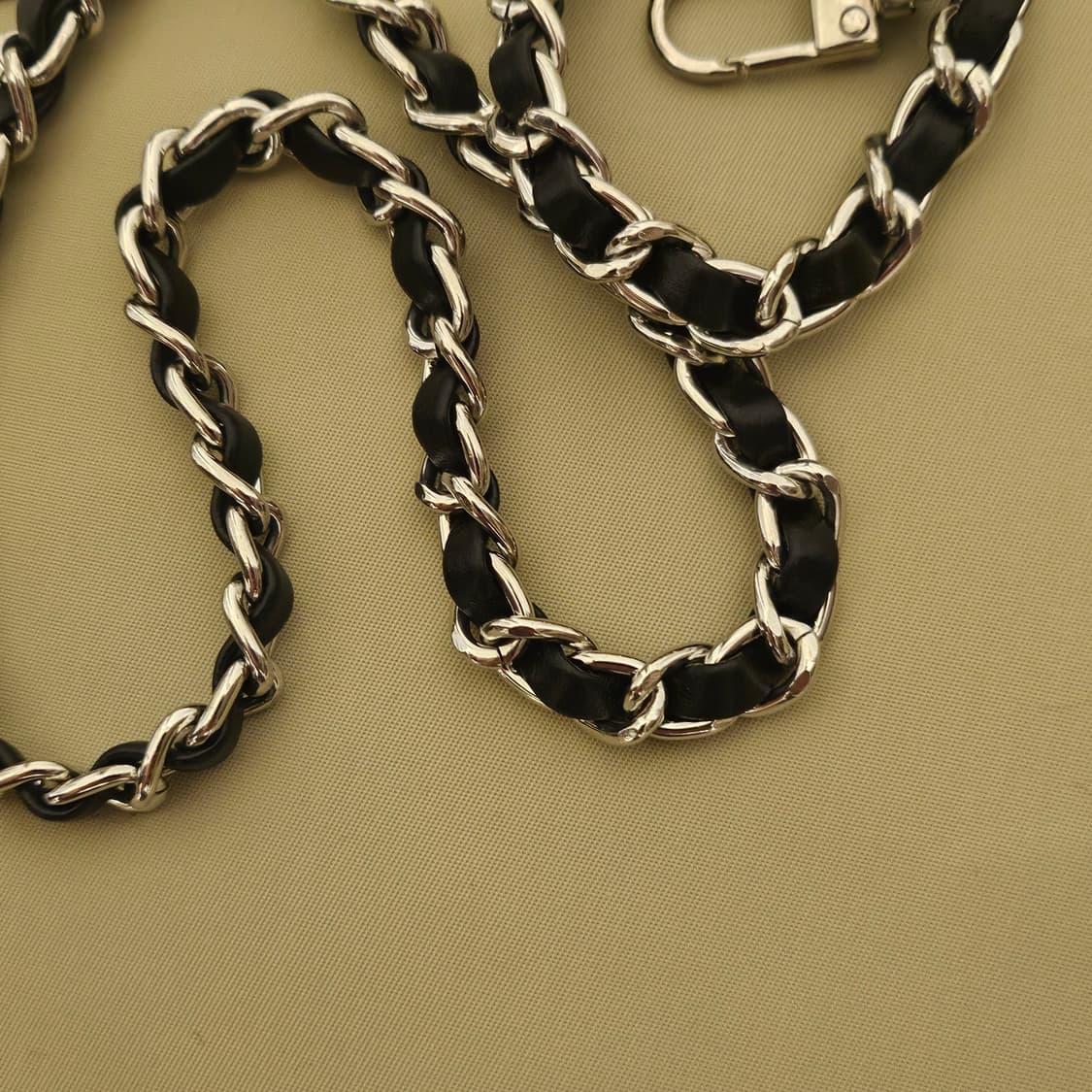 샤넬 빈티지 업사이클링 벨트체인 백참 키링 상품이미지3