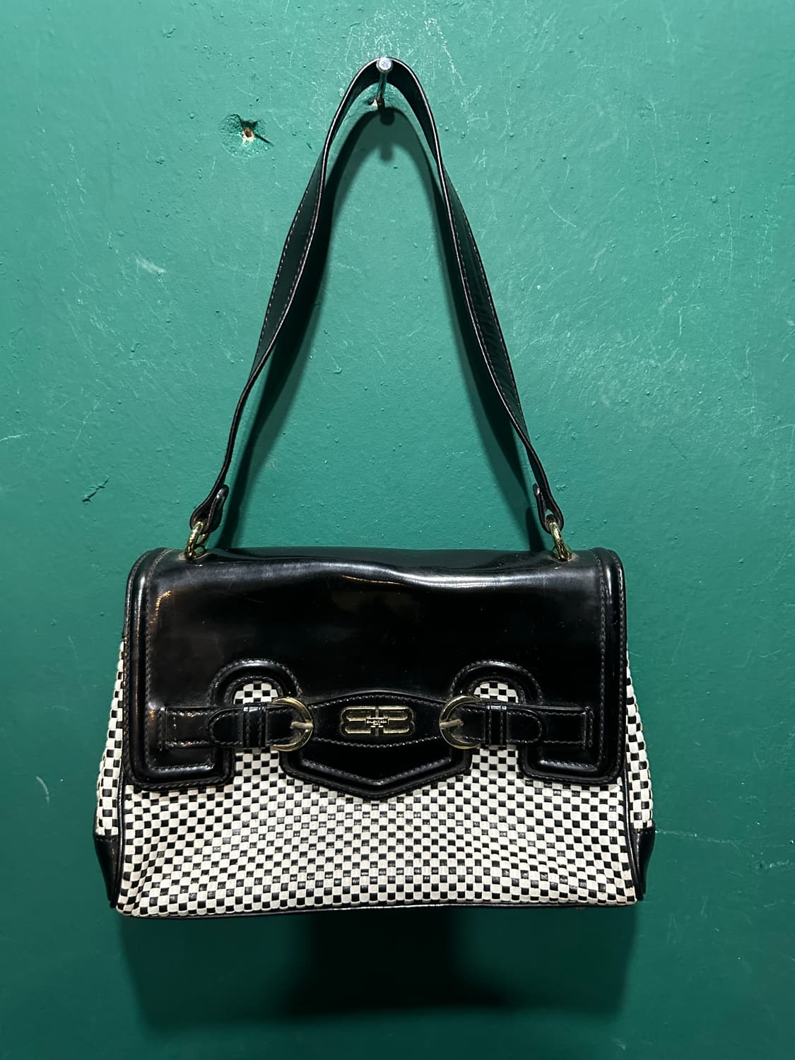 발렌시아가 체커보드 숄더백 상품이미지1