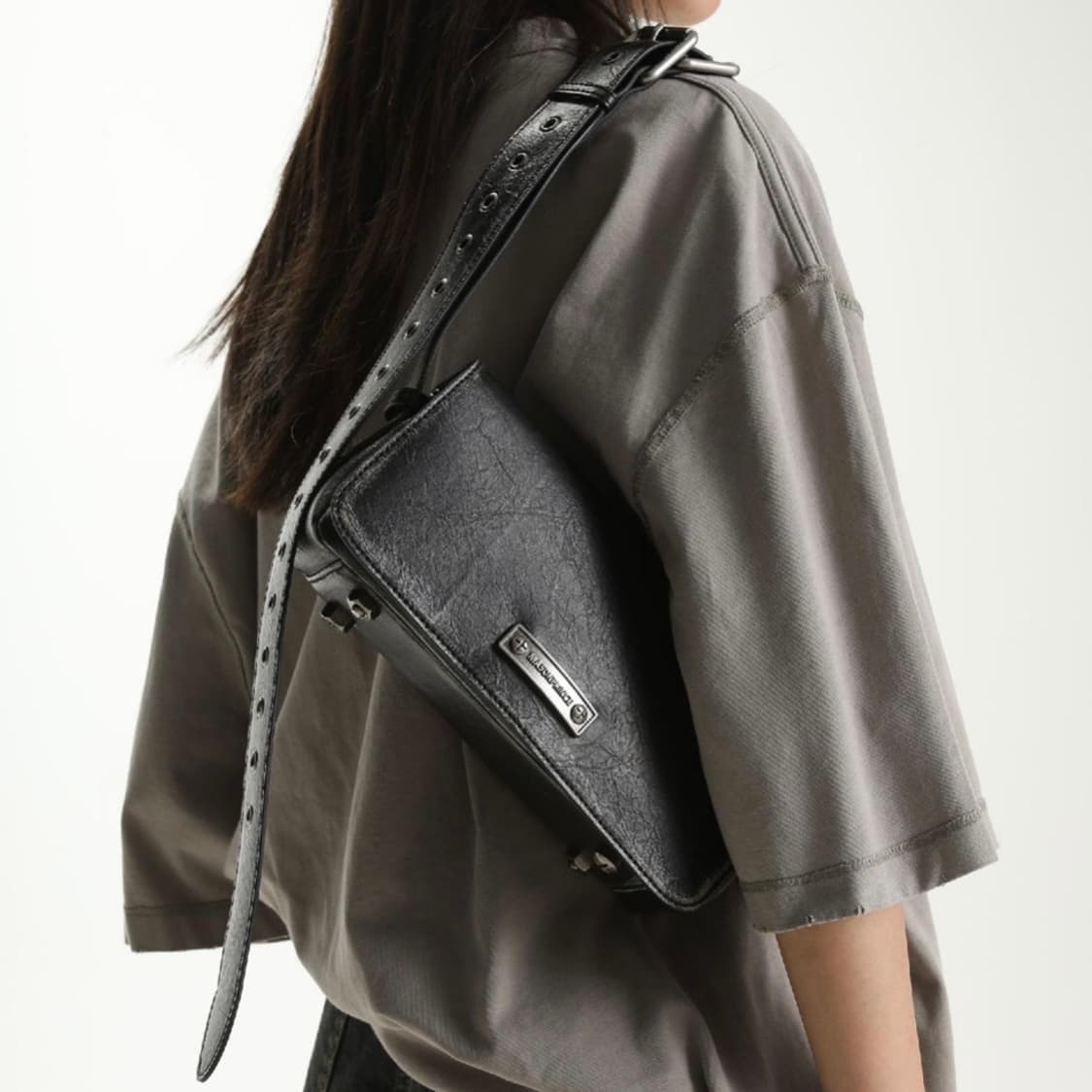 메이슨 프린스 숄더백 다크브라운 상품이미지4