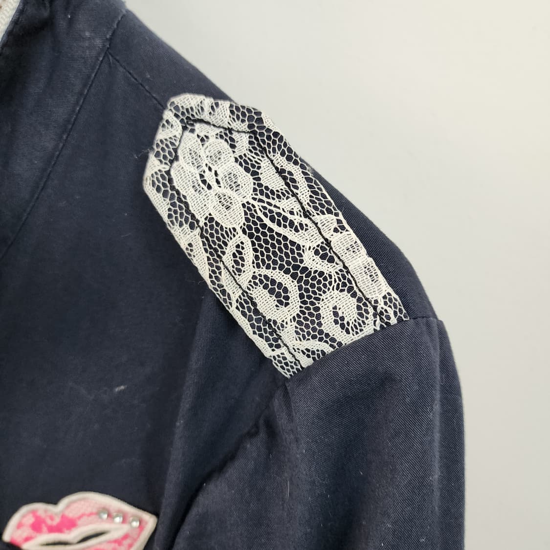 에고이스트 블랙 레이스 패치 장식 점퍼 상품이미지5