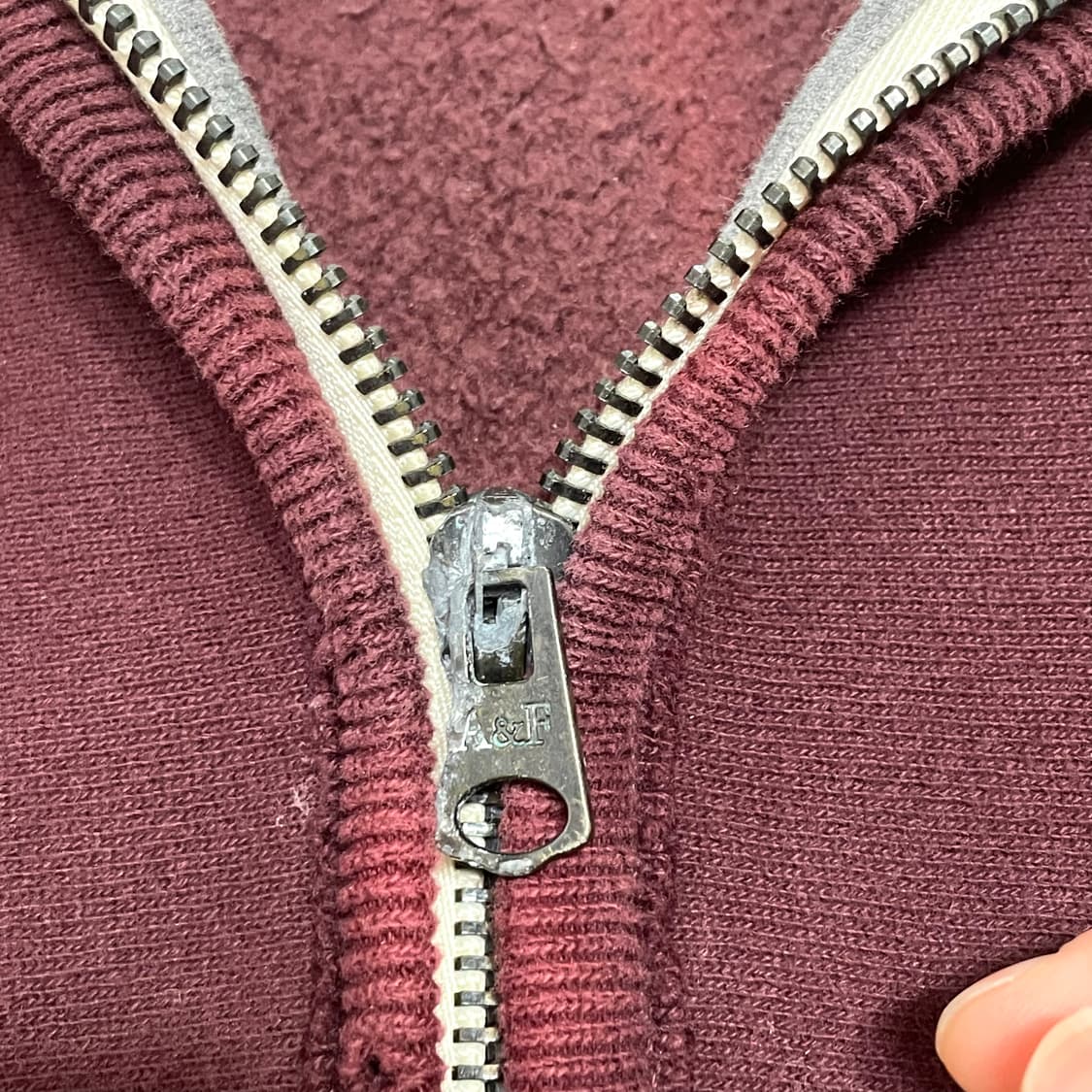 아베크롬비 숫자로고 버건디 기모 후드집업 남성S 상품이미지8