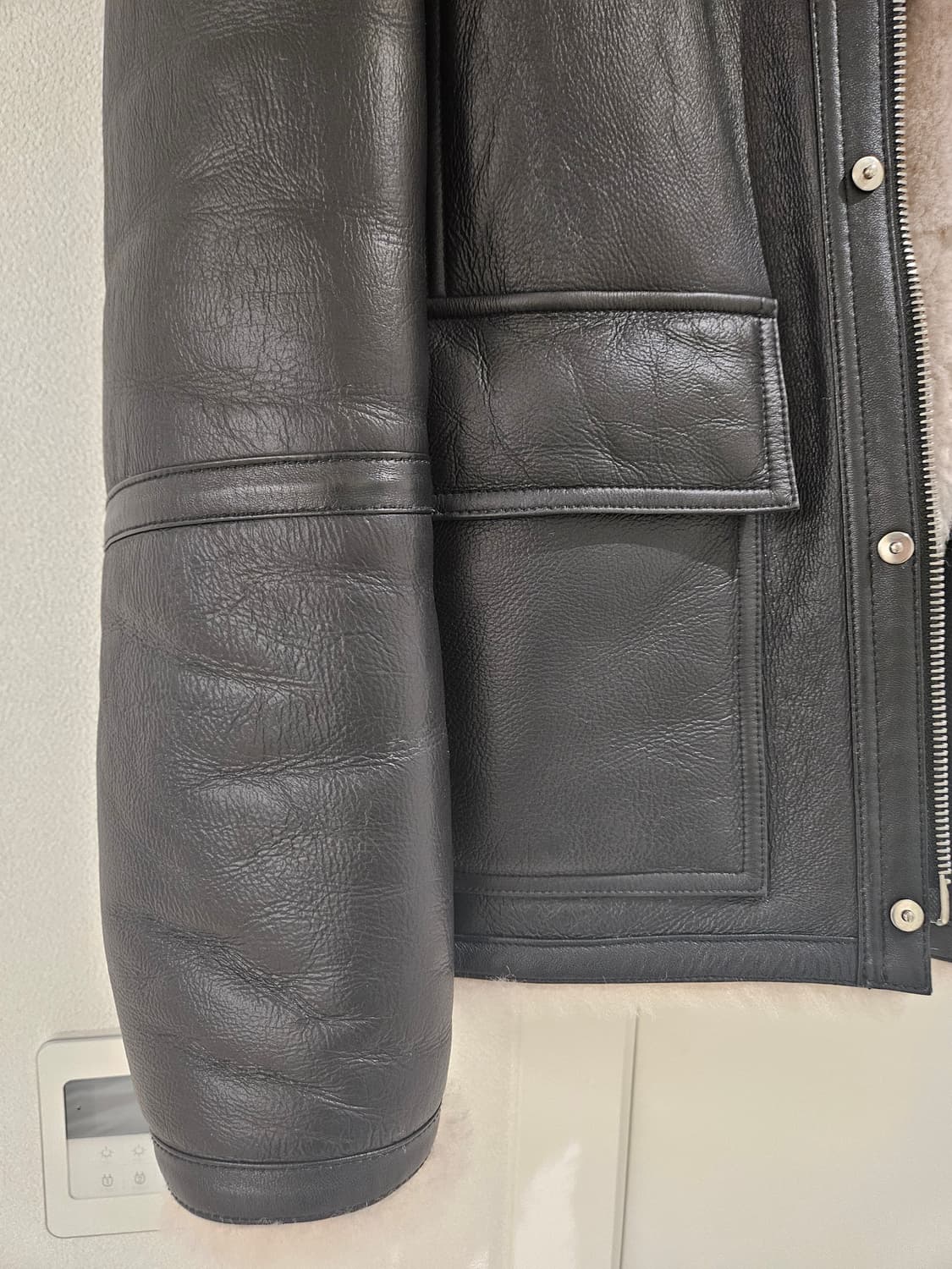 모마디자인 필드자켓 무스탕 블랙실버 상품이미지4