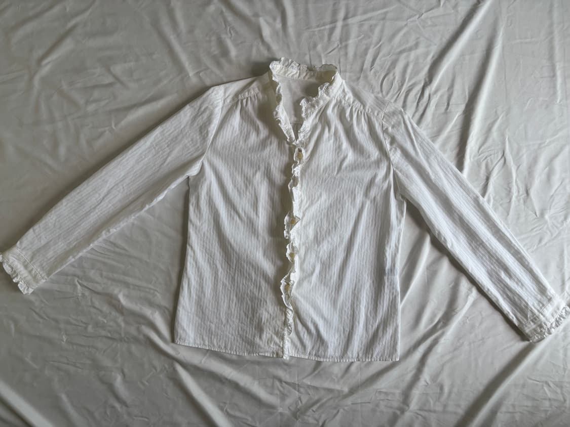 white ruffle blouse 상품이미지1
