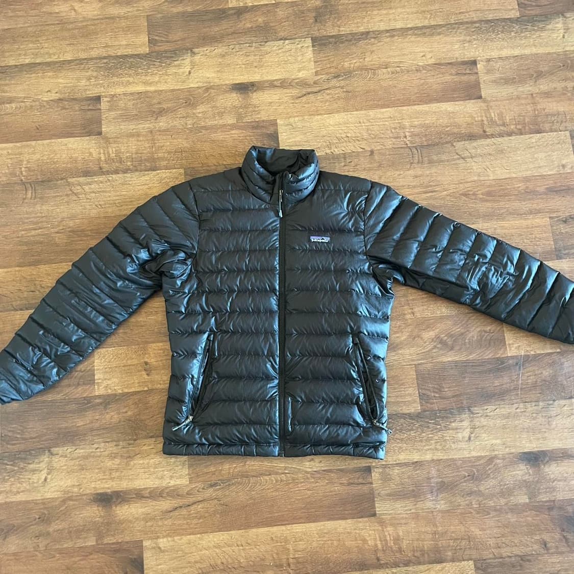 파타고니아 멘즈 경량패딩 블랙 상품이미지1