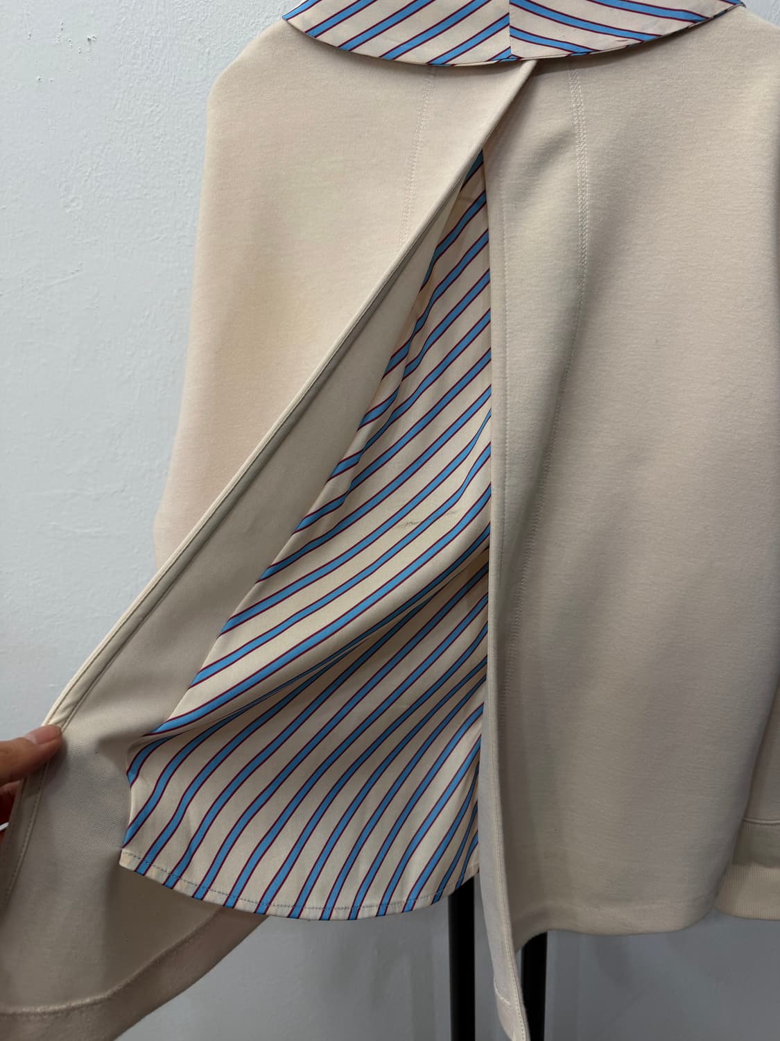 정품) 시스템 한섬 아이보리색 리본넥 블라우스 맨투맨 90 F 상품이미지6