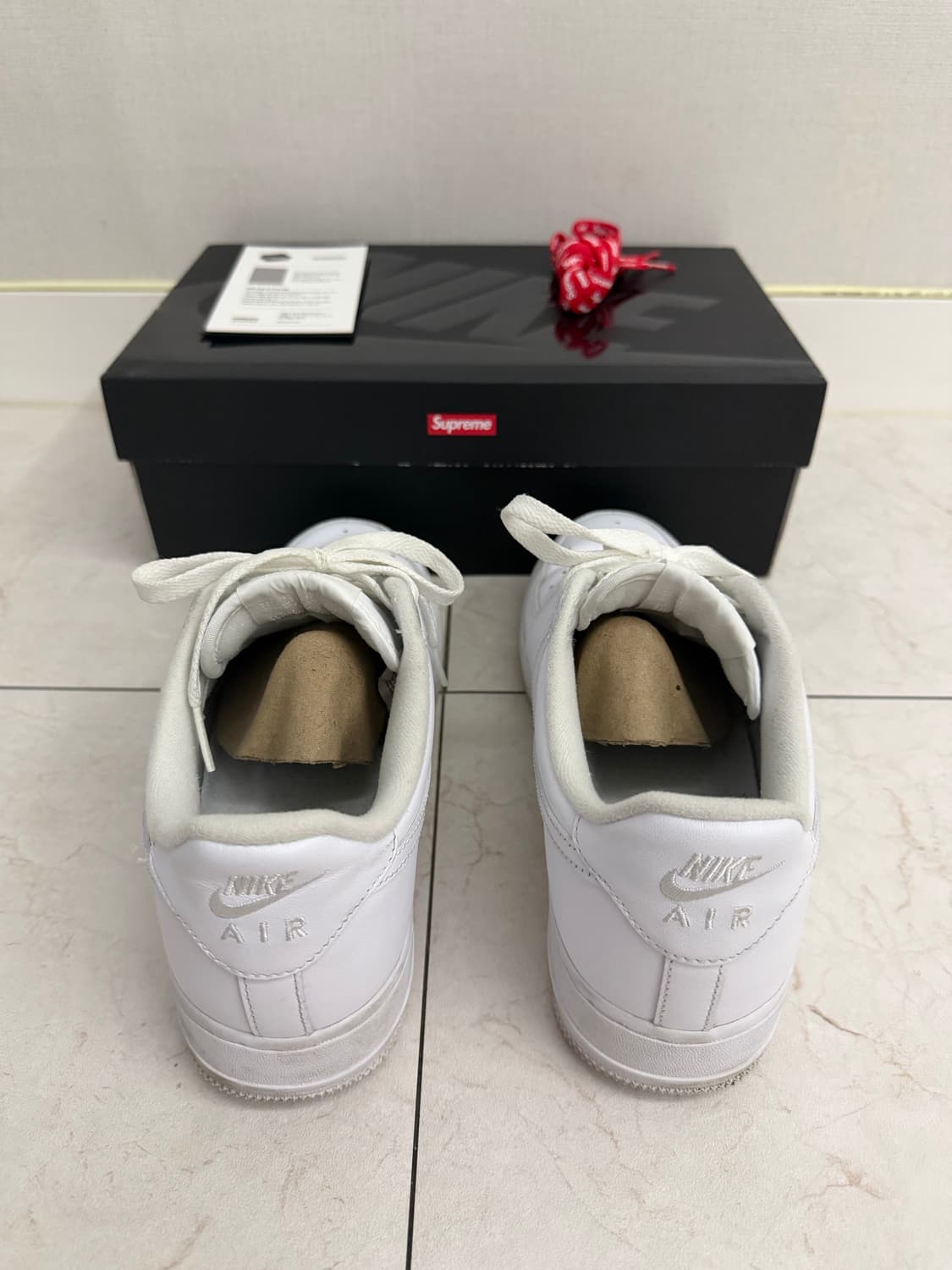 나이키 슈프림 에어포스 1 로우 화이트 250 상품이미지5