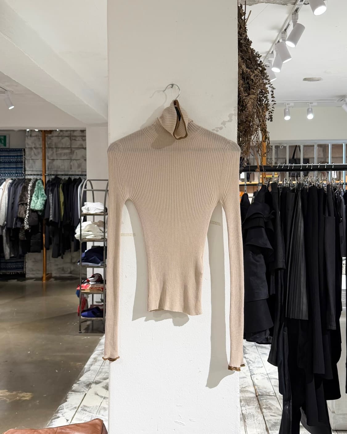 아크네 스튜디오 베이지 립 니트 터틀넥 탑 상품이미지1