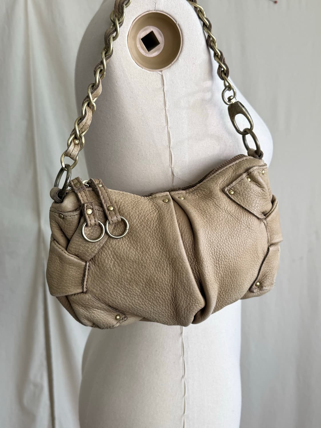 Beaure 체인 레더 숄더백 상품이미지2