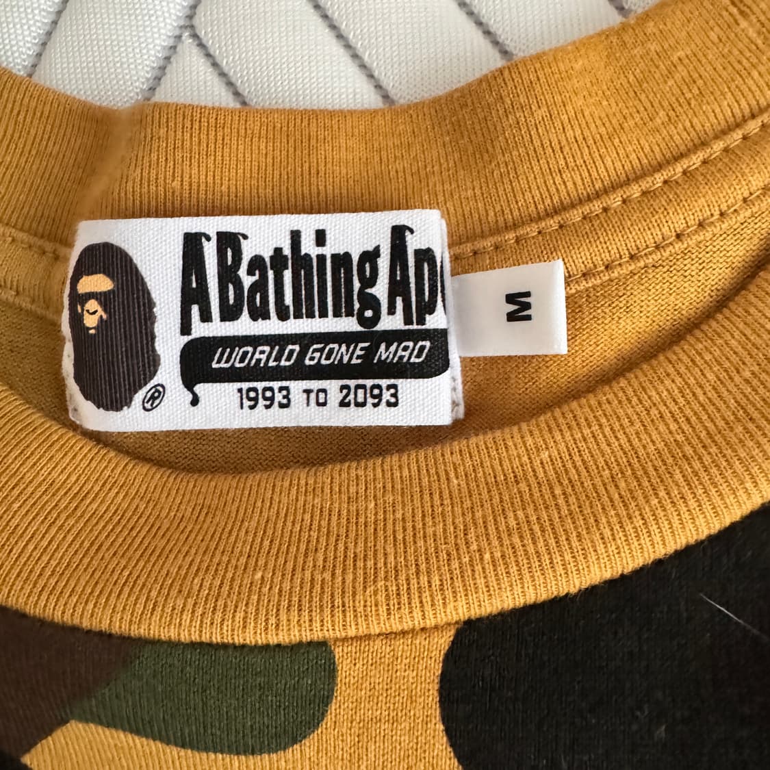 BAPE 퍼스트 카모 컬리지 티셔츠 옐로우 상품이미지3