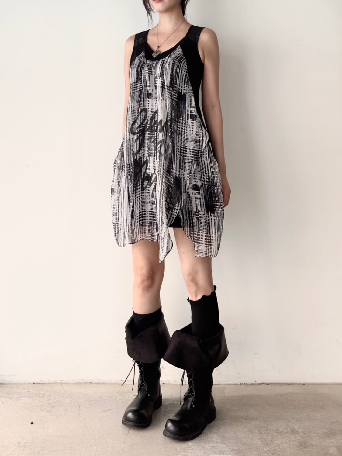 Geomatic painting unbal sleeveless  상품이미지5