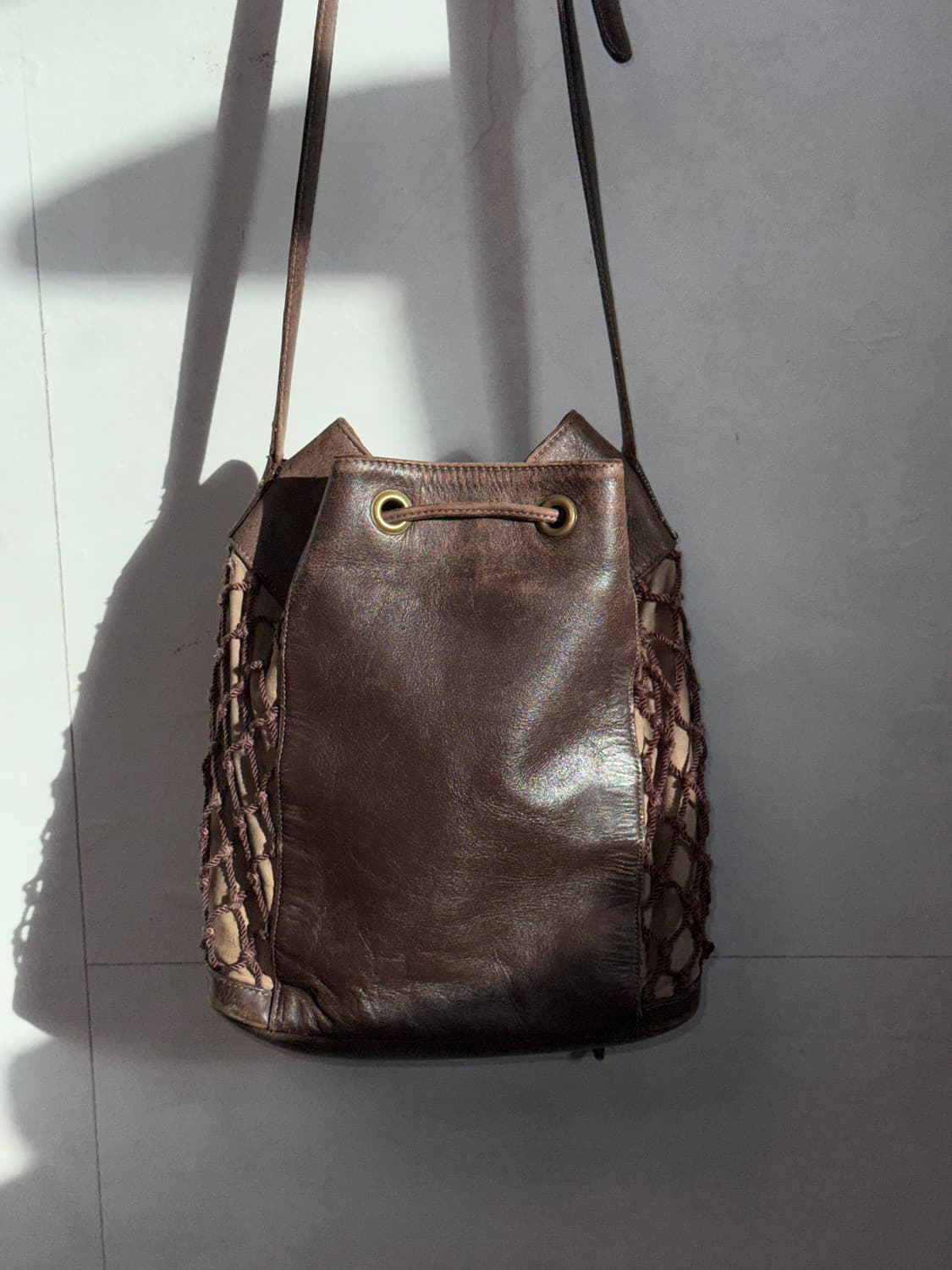 Renoma brown net drawstring cross bag 상품이미지7