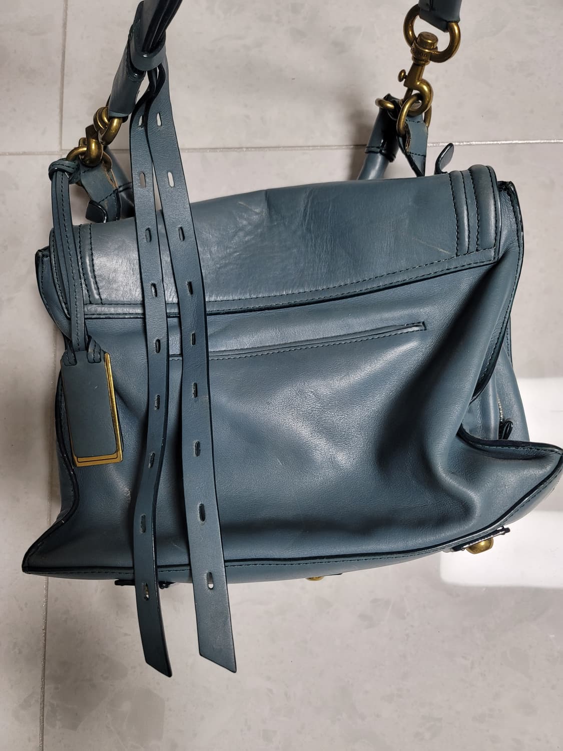 조이그라이슨 나오미 크로스백 진한하늘색

 상품이미지3