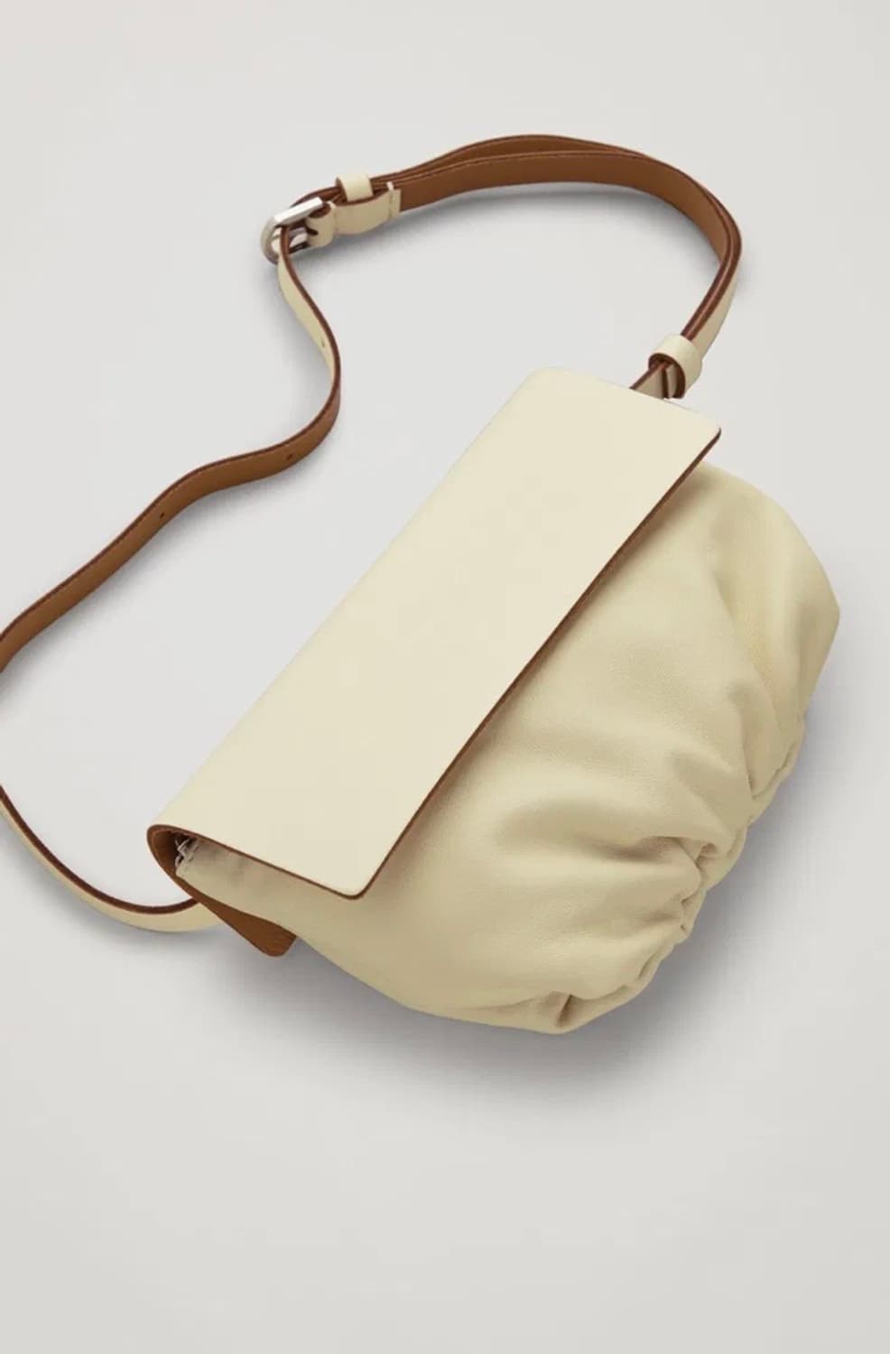 코스 레더 벨트백 상품이미지2