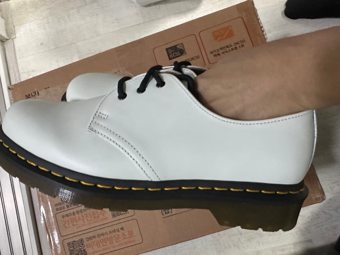닥터마틴 1461 스무스 화이트 uk7 (260-265) 상품이미지7