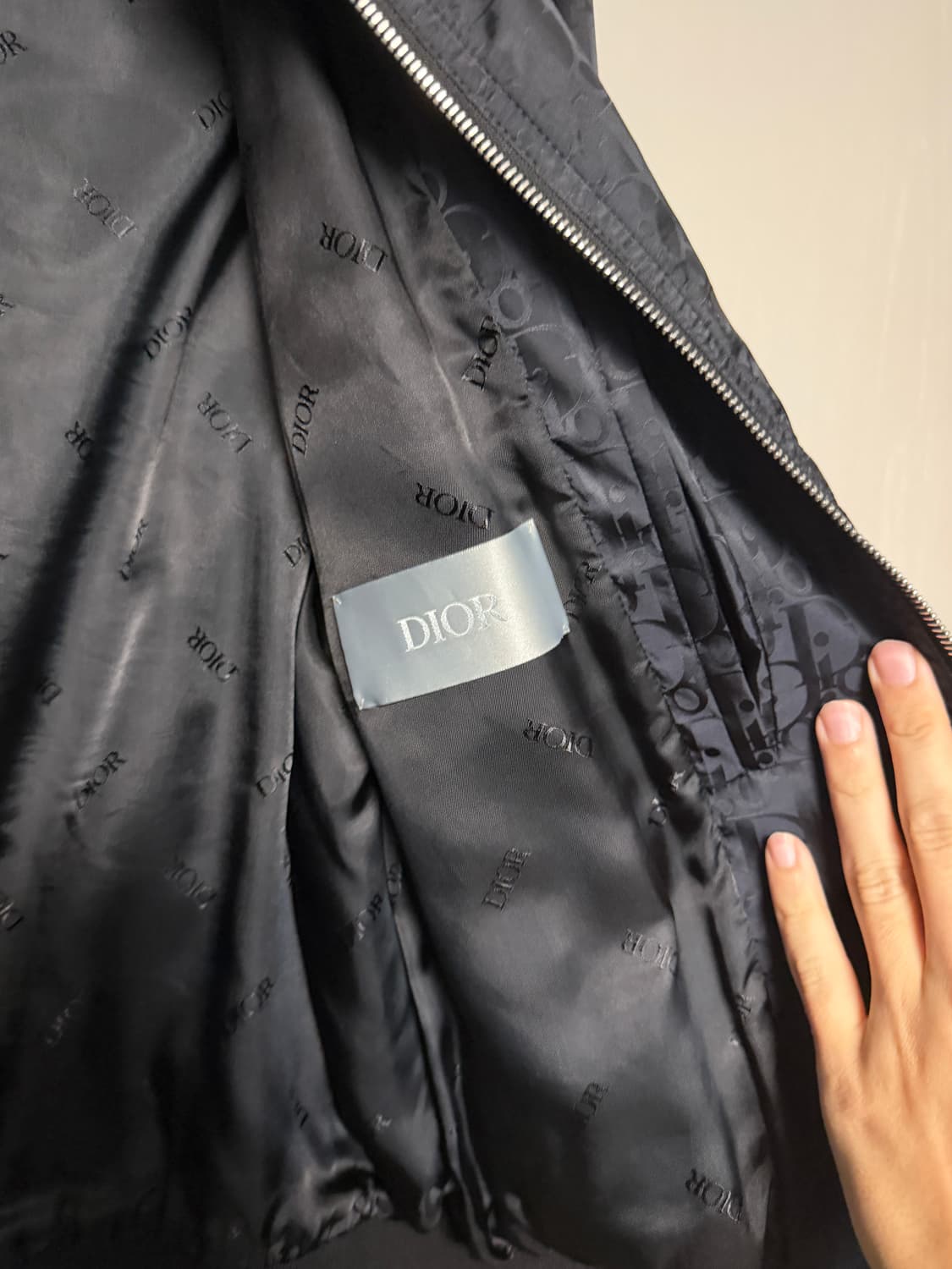 디올 오블리크 붐버 자켓 판매합니다 상품이미지4