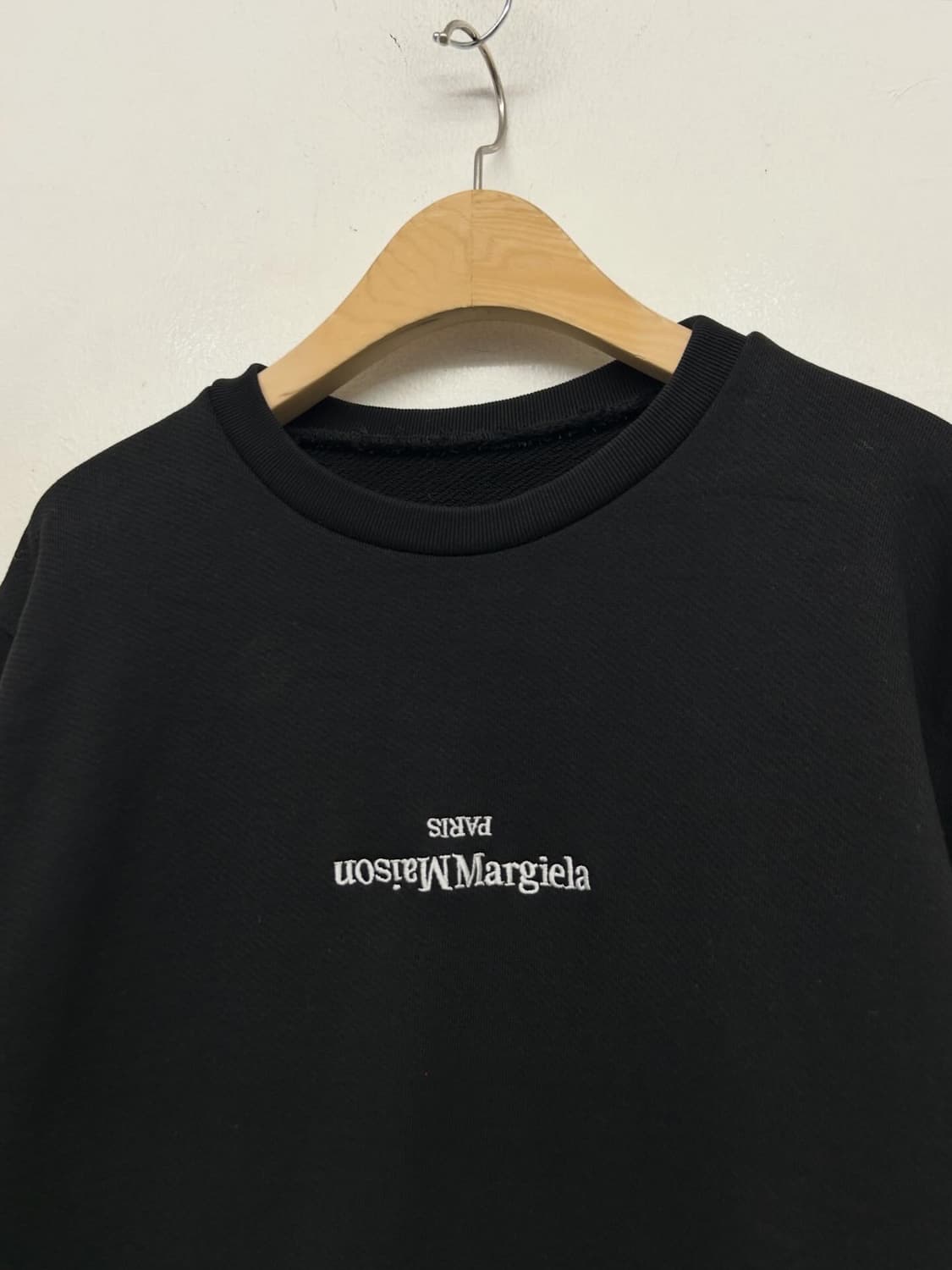 메종 마르지엘라 블랙 맨투맨 티셔츠 상품이미지2