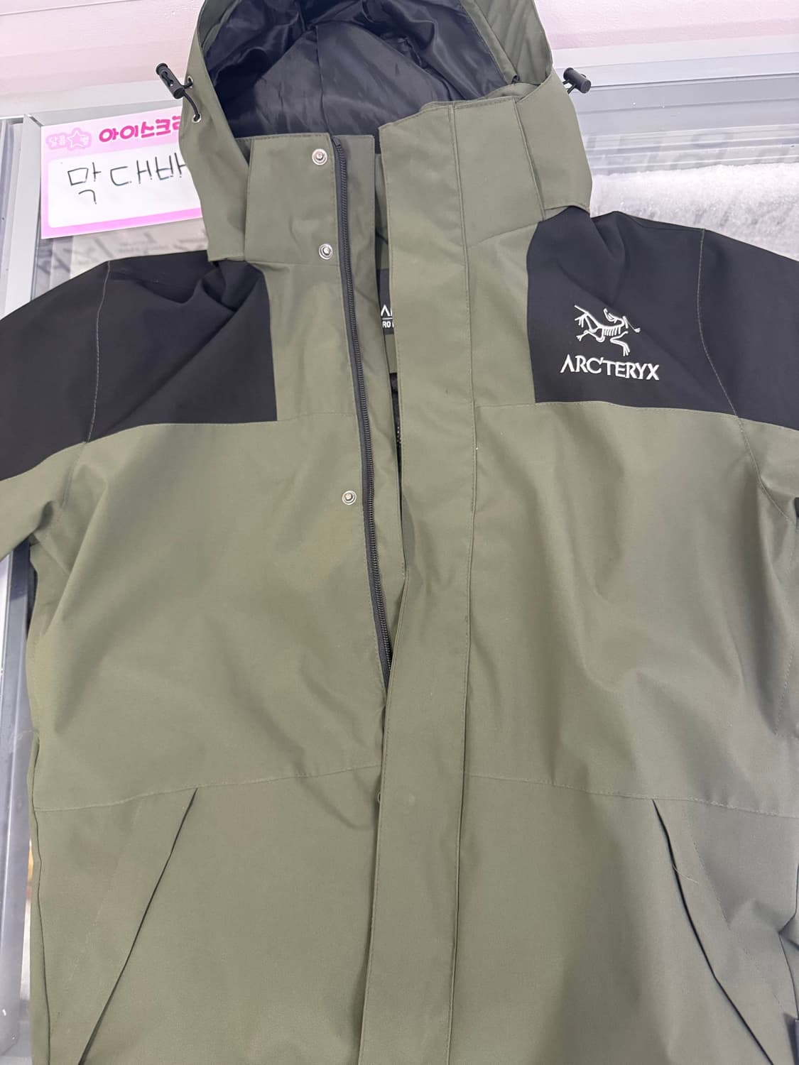 아크테릭스 바람막이 자켓 올리브 블랙 상품이미지1