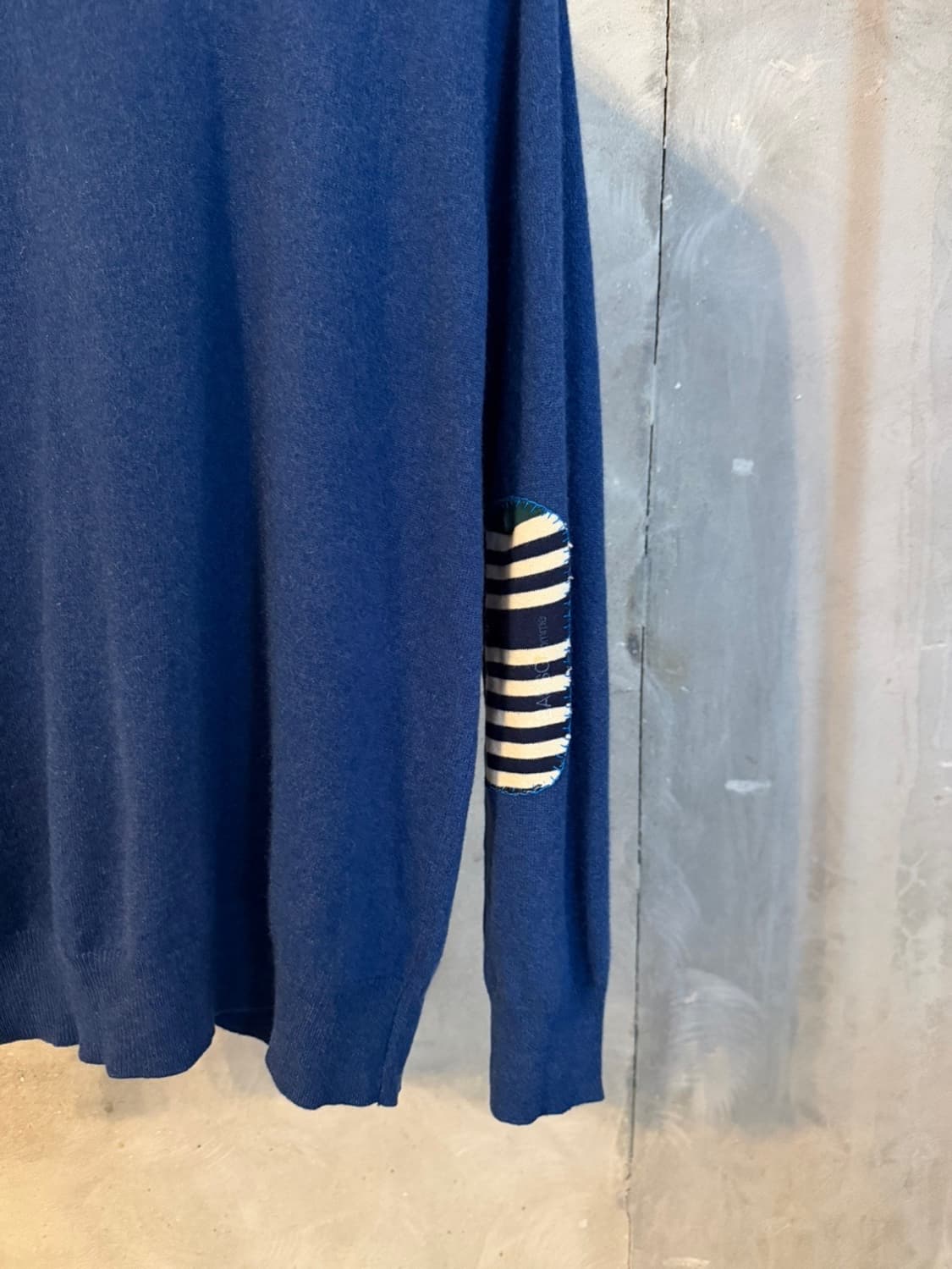 레드문 캐시미어 짚업 니트 100 상품이미지7