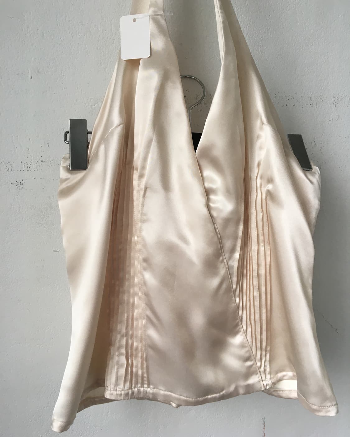 Glossy holter neck sleeveless 상품이미지5