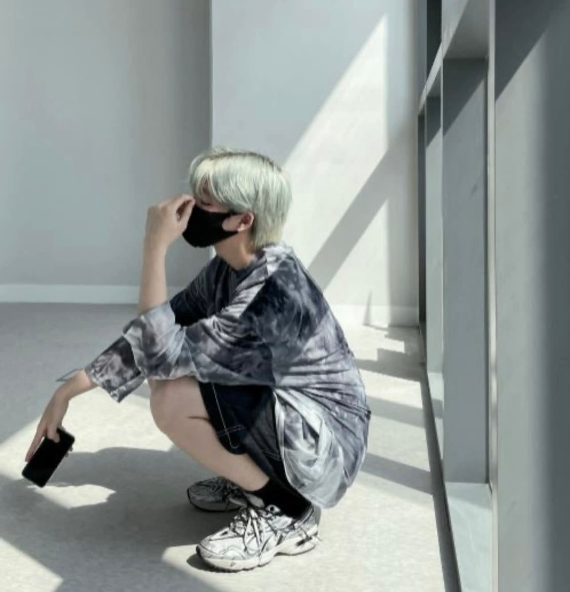 에이블리 타이다이 마블 나염 시스루 레이어드 긴팔 티셔츠 블랙 상품이미지4