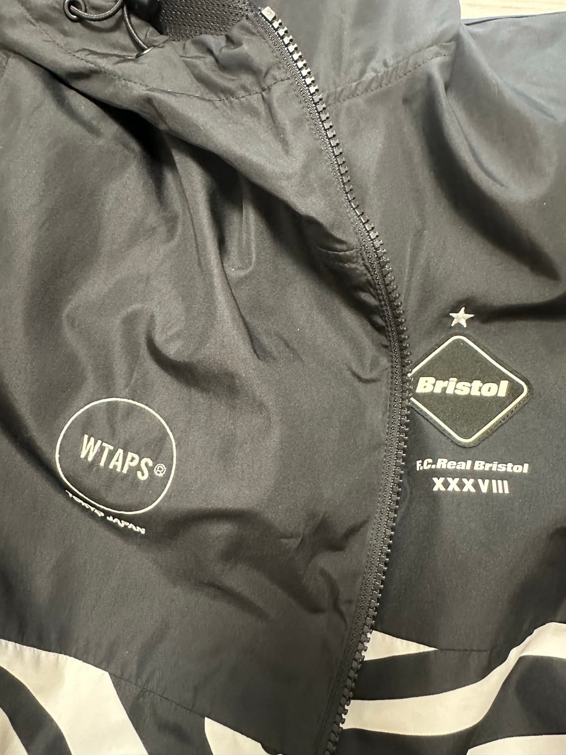 wtaps x fcrb 콜라보 윈드브레이커 상품이미지7