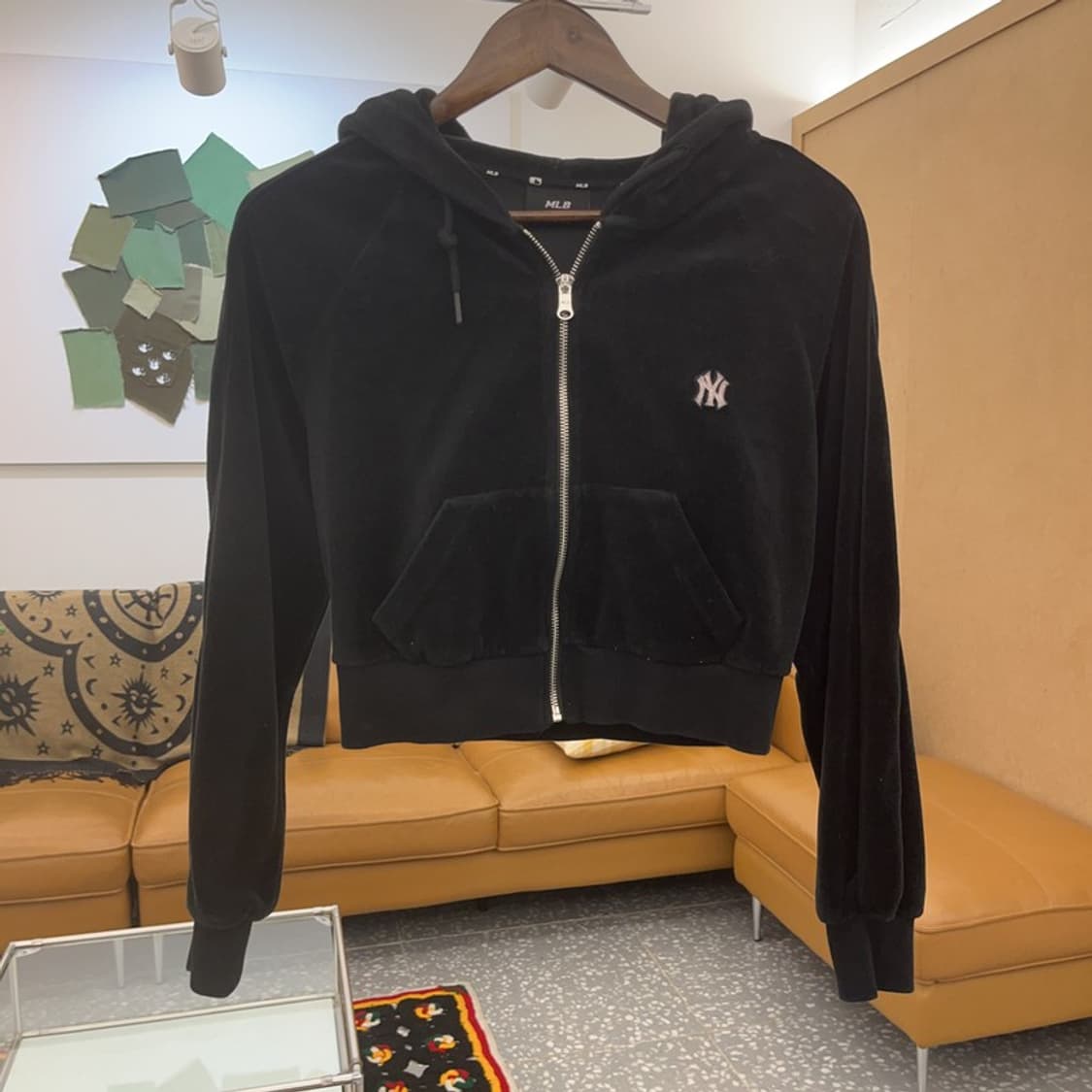 MLB 뉴욕양키스 벨벳 슬림핏 크롭 후드집업 XS C07700 상품이미지3