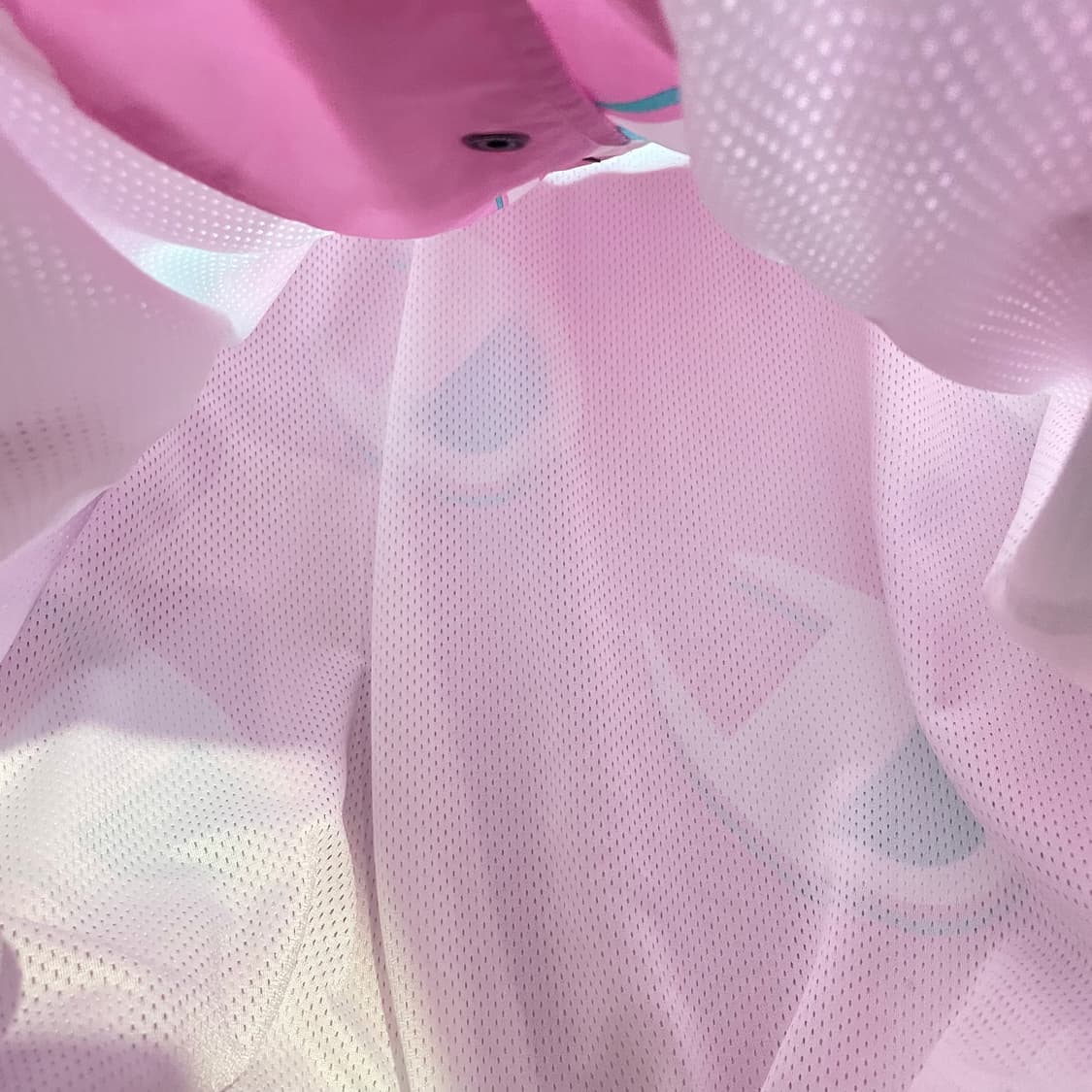 챔피온 핑크 로고 패턴 코치 자켓 상품이미지5