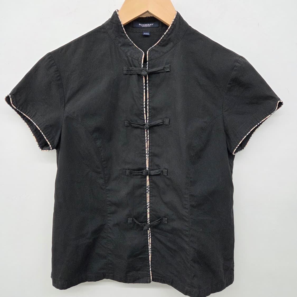 버버리 블랙 차이나 카라 반팔 셔츠 여s 상품이미지2