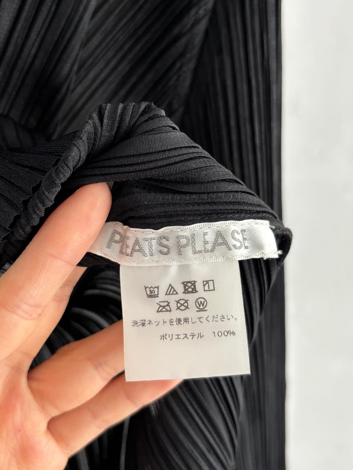 Pleats Please 플리츠플리즈 블랙 반집업 롱슬리브  상품이미지8