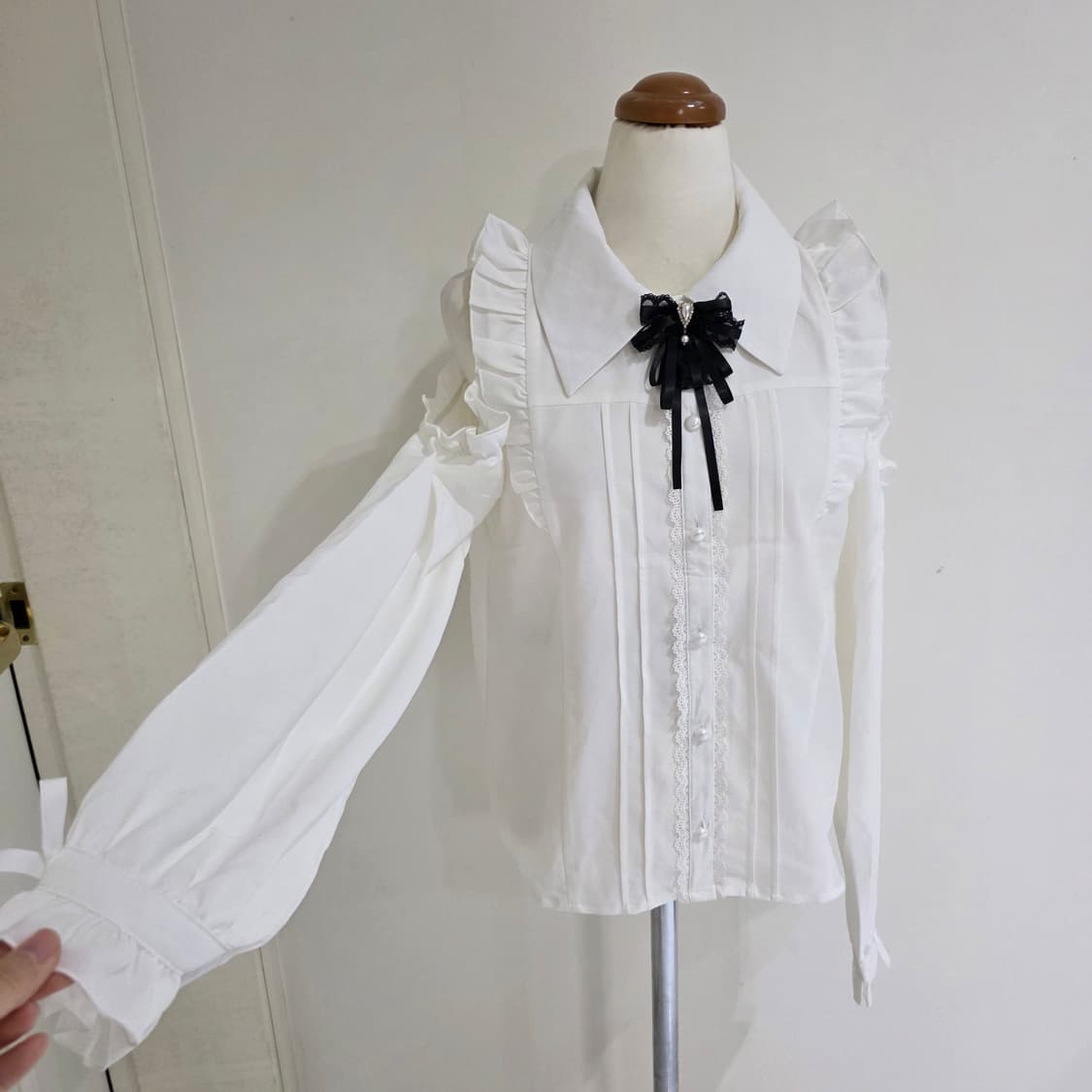 양산형지뢰계st 화이트 레이스셔링 숄더트임 블라우스 상품이미지2