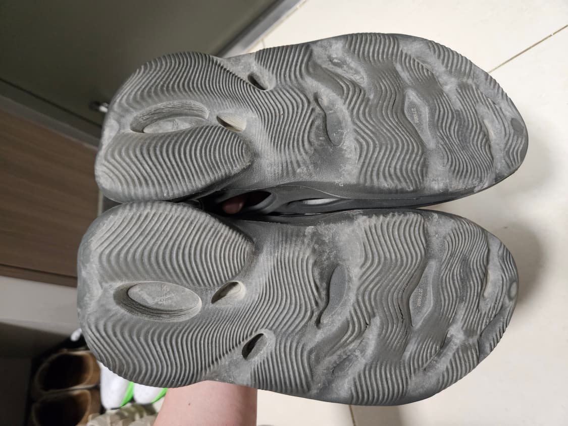 Yeezy 이지폼 러너 카본 275사이즈 상품이미지3