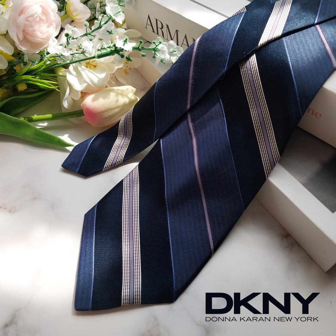 DKNY 실크 네이비 스트라이프 넥타이 8.5cm A+등급 K690
 상품이미지1