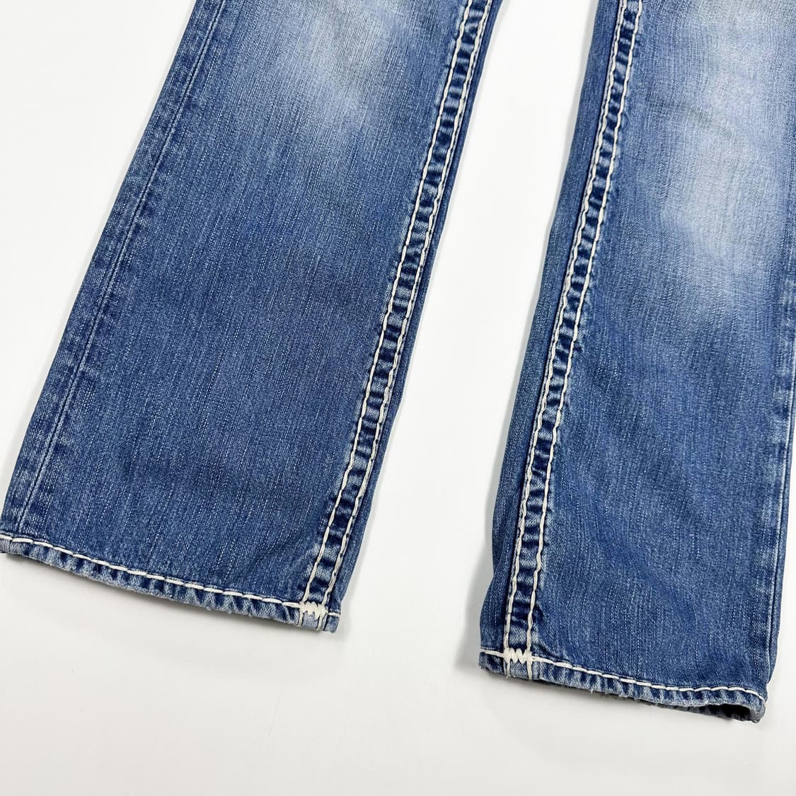28 트루릴리전 USA 여성 로우라이즈 부츠컷 데님팬츠 상품이미지4
