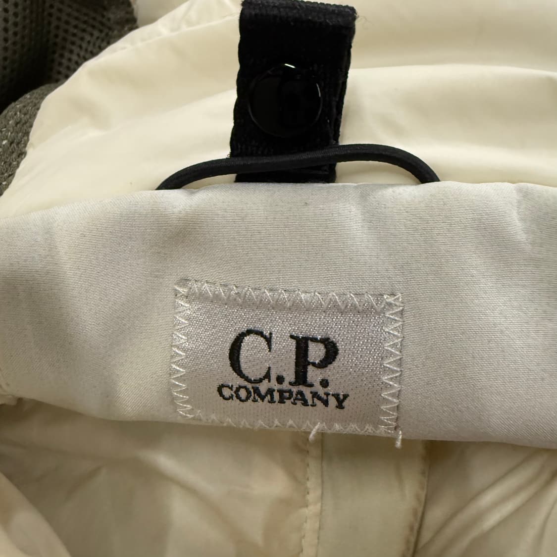 [정품] CP 컴퍼니 고글 패딩 조끼 아이보리 c1 상품이미지6