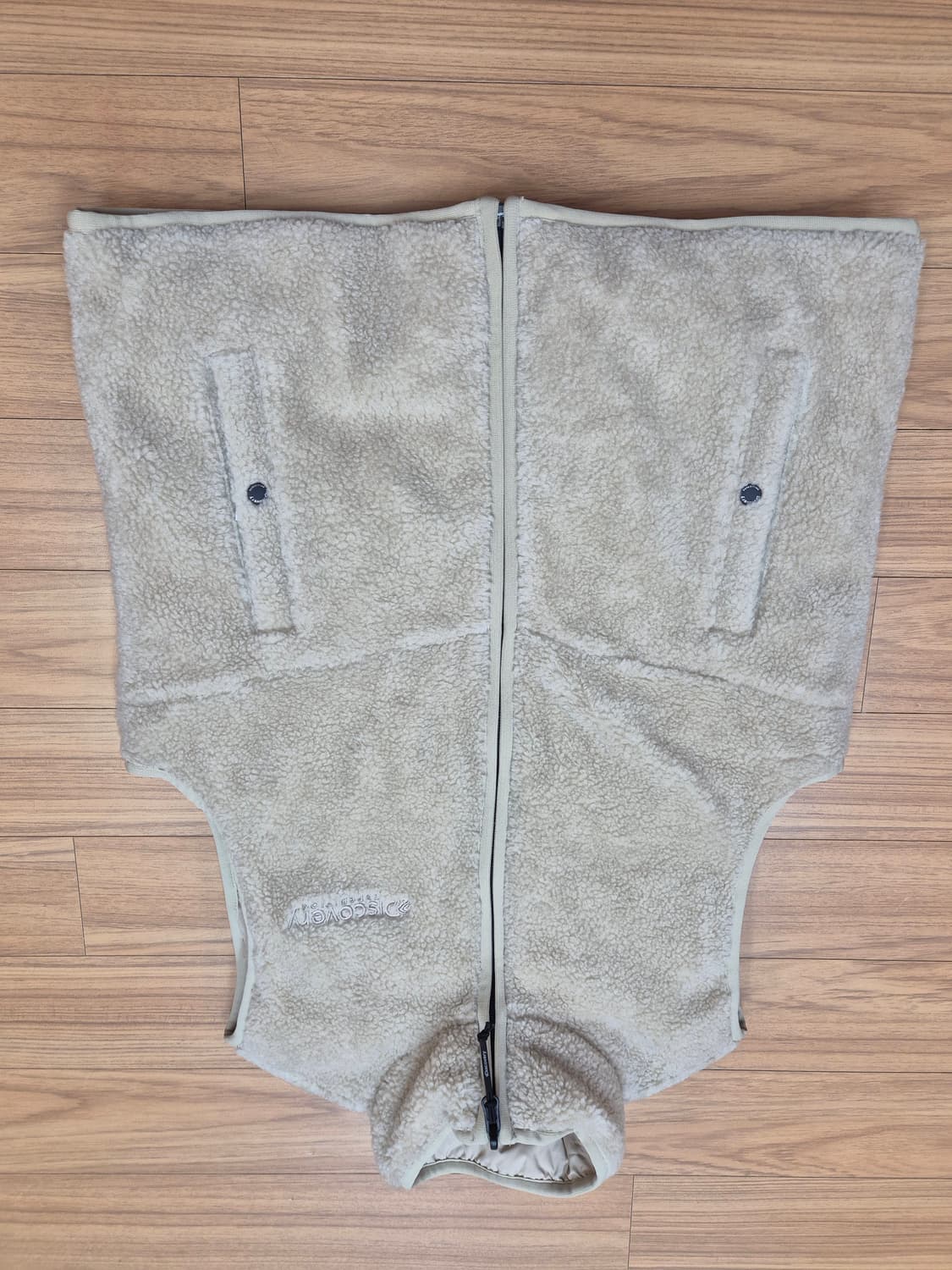 디스커버리  패딩 조끼 판매합니다
품번은 DWDV76061D이고, 사이즈 상품이미지3