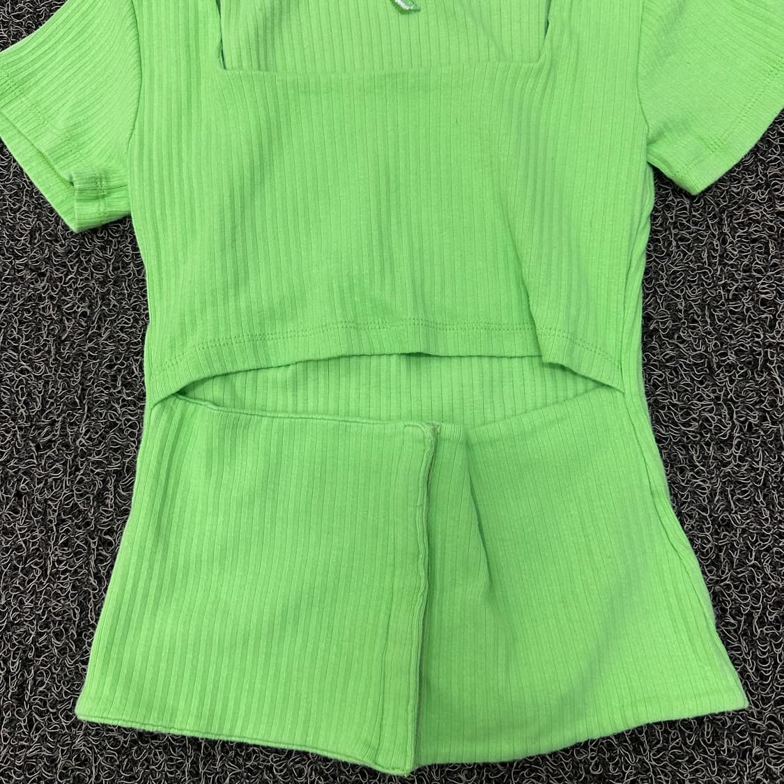 YUSE 유즈 스퀘어넥 컷아웃 여성 스낵탑 반팔 티셔츠 상품이미지6