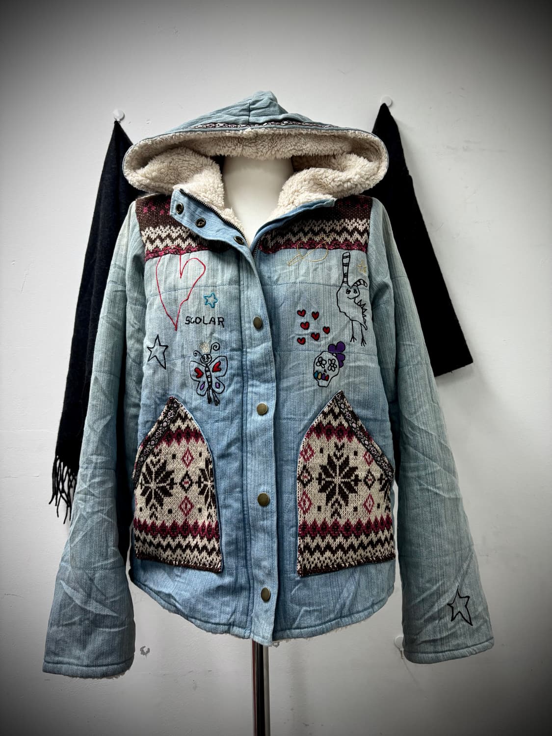 “Scolar” Kitsch&Hippie Mood White Fur Ho 상품이미지8