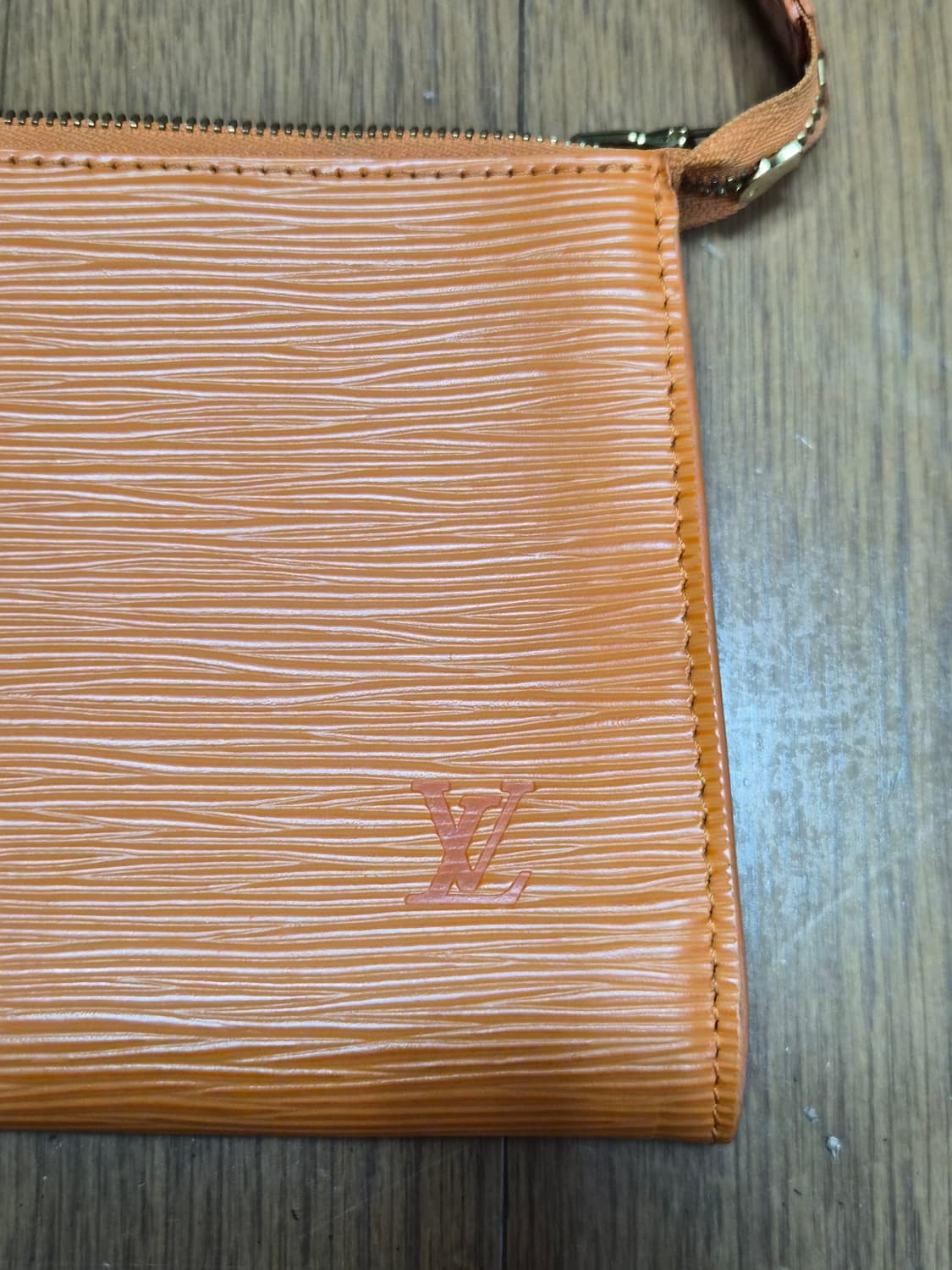 (정품) 루이비통 에삐 악세수아 포치백 (명품 여자 가방 숄더백 토트백) 상품이미지3