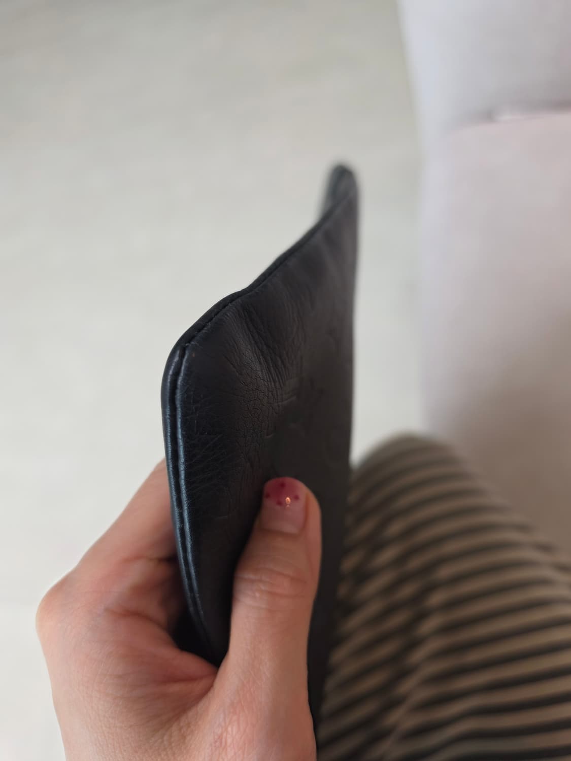 루이비통 모노그램 섀도우 레더 포쉐트 클러치 블랙 상품이미지8