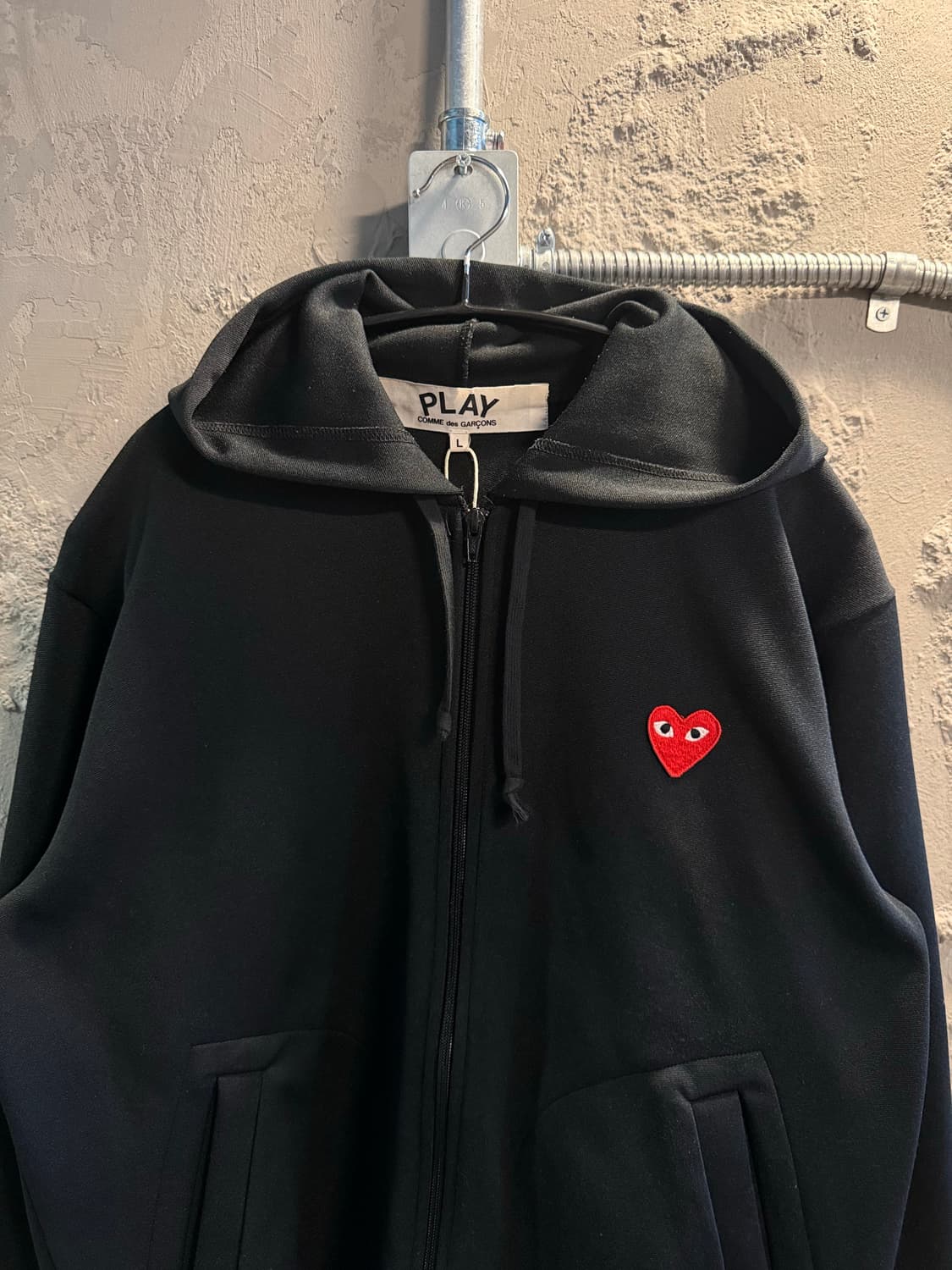 L 꼼데가르송 COMME des GARCONS 하트 와펜 집업 후드 블랙 상품이미지4