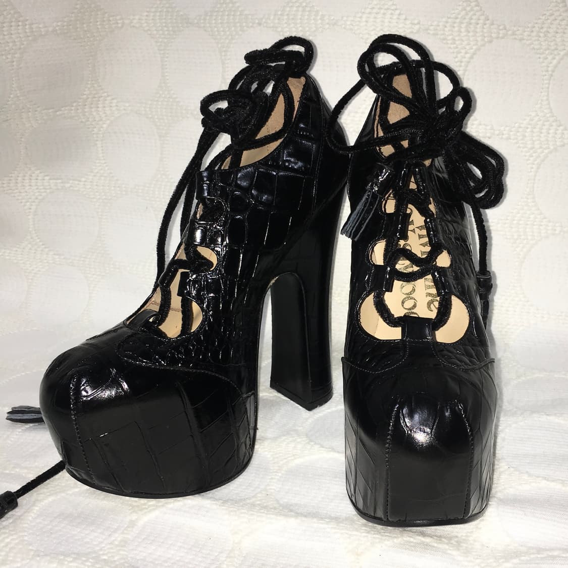 비비안 웨스트우드 아카이브 크로코 엠보 레이스업 청키힐 펌프스 상품이미지3