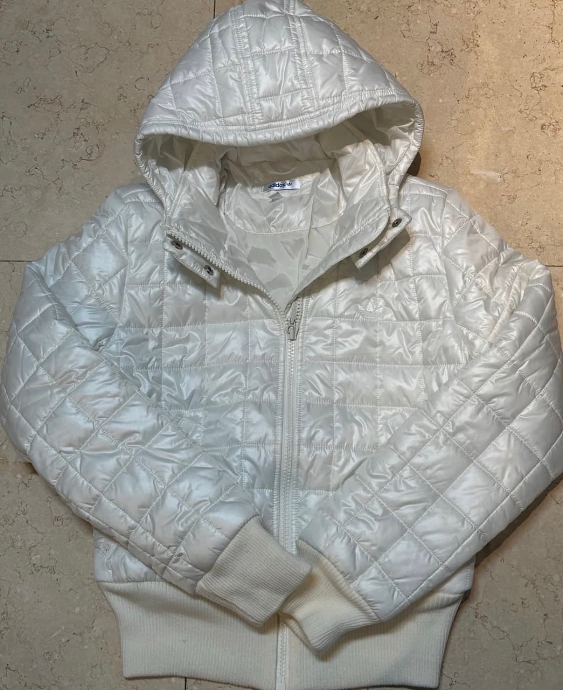 아디다스 화이트 경량 패딩 상품이미지1