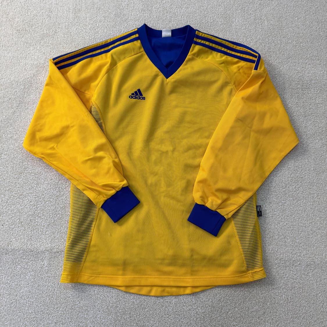 105 아디다스 스웨덴 축구 져지 긴팔티 0203T 상품이미지1