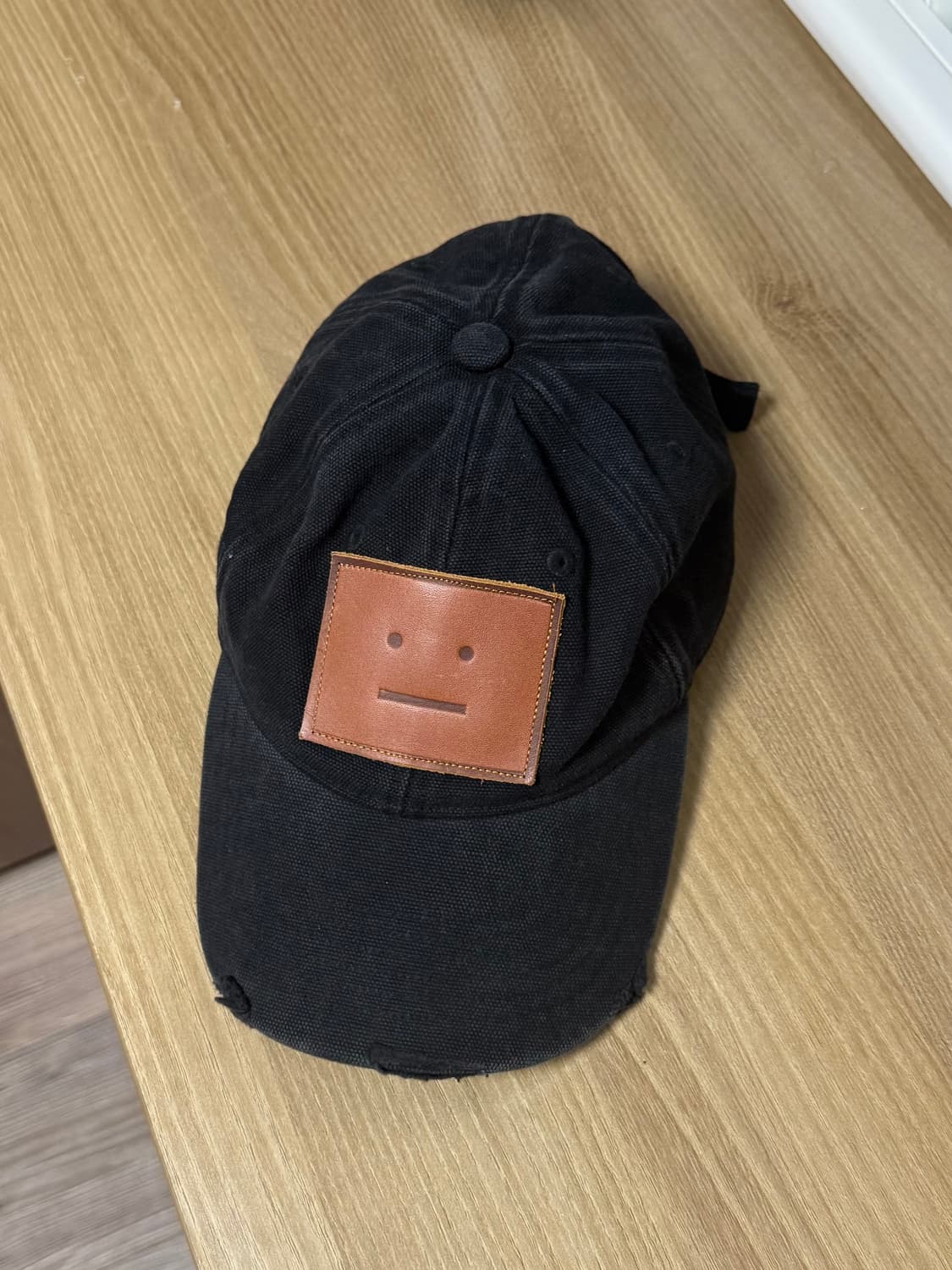 아크네 레더 이모지 볼캡  상품이미지1