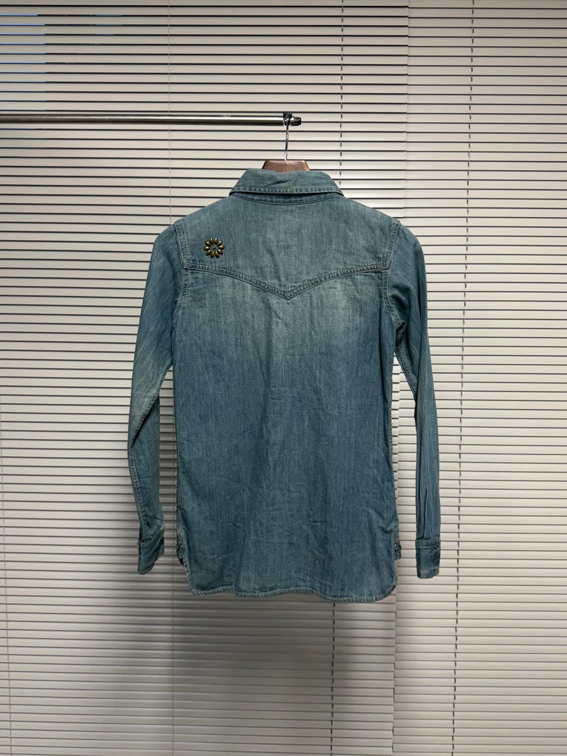 moussy 스터드 데님 셔츠 상품이미지3