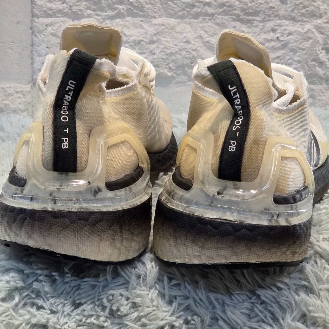 1w-20:아디다스 울트라부스트 PB 화이트-블랙 (270cm) 상품이미지3