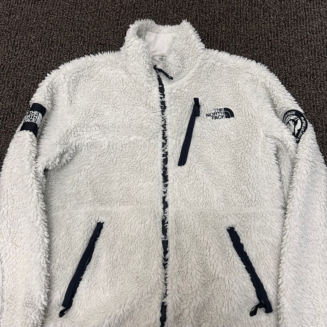 노스페이스 쉐르파 뽀글이 후리스 자켓 화이트 95(M) 상품이미지2