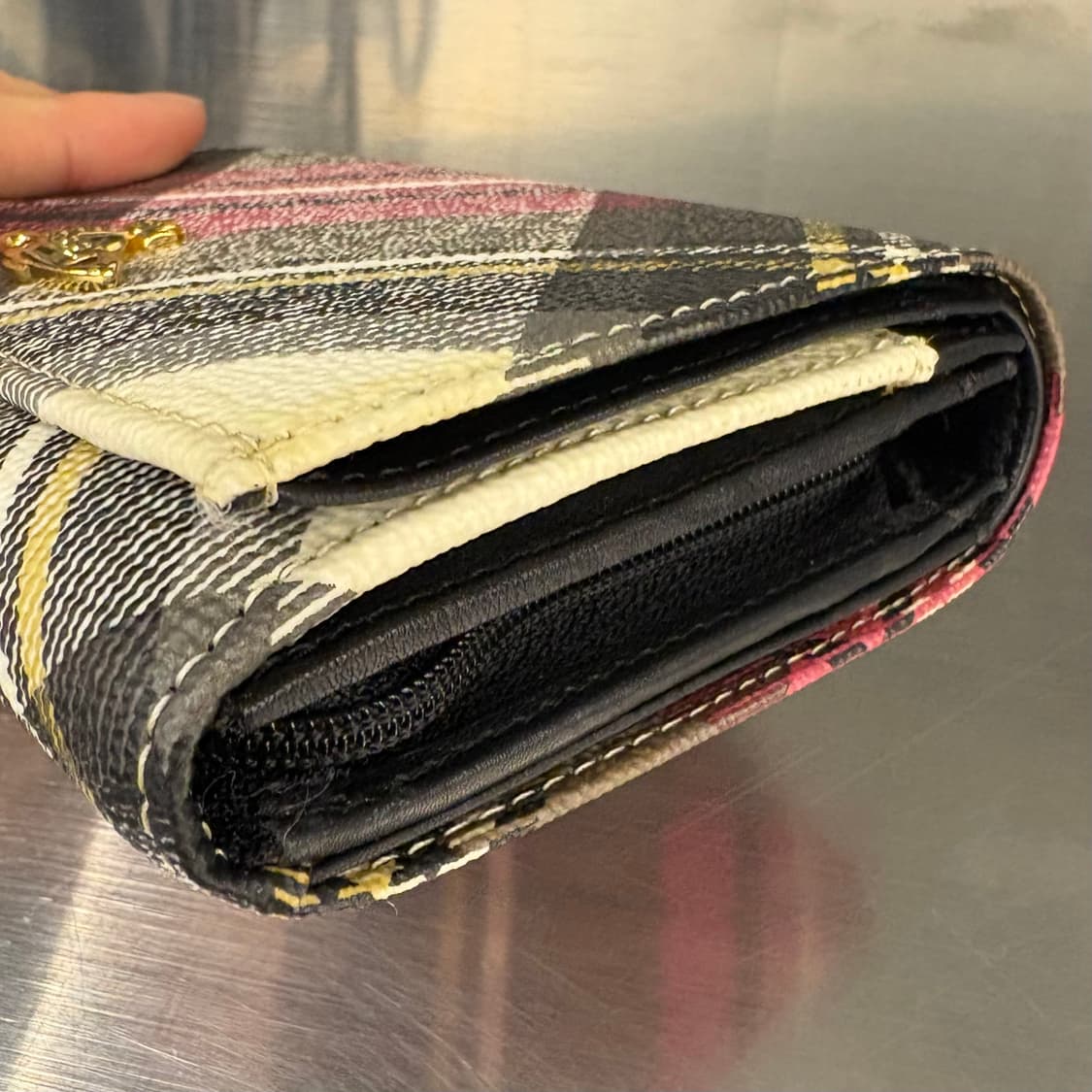 비비안웨스트우드 티탄체크 지갑 상품이미지9