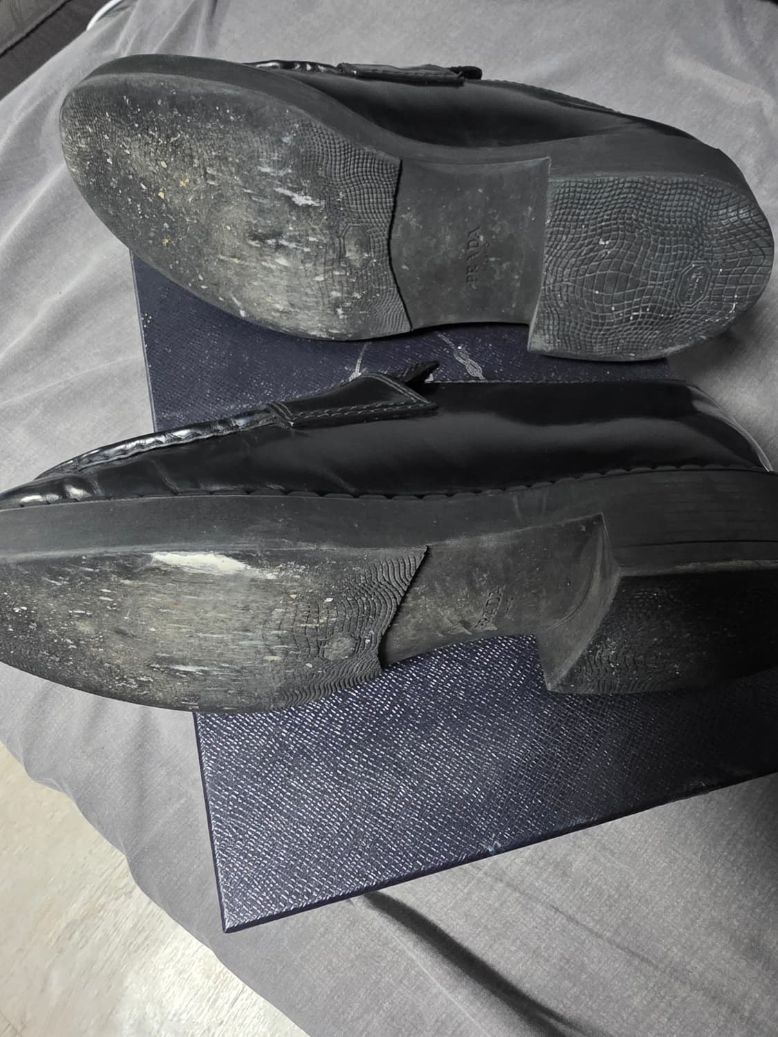 프라다 초콜릿 브러시드 가죽로퍼 상품이미지4