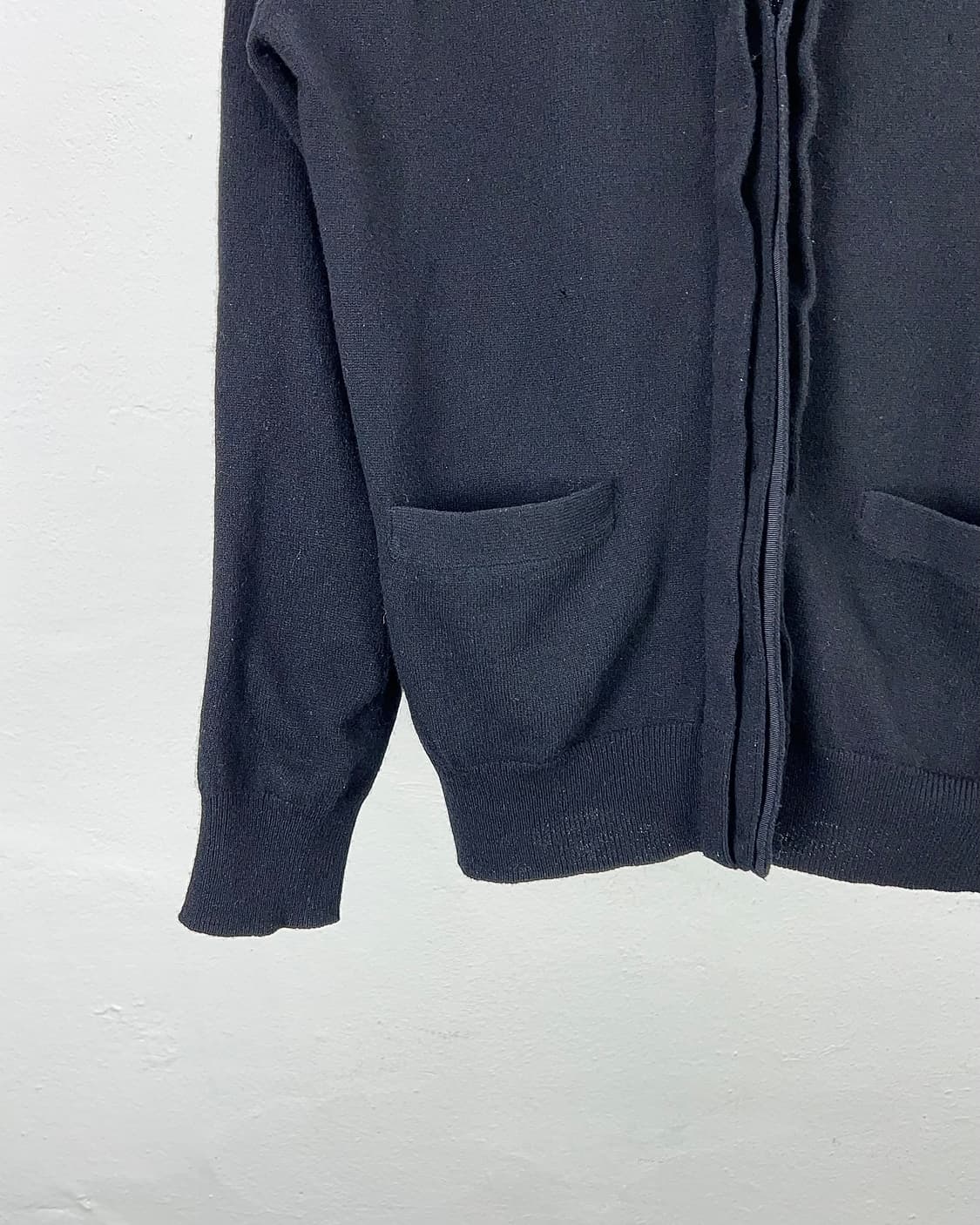 카반 드 주카 블랙 페이크 버튼 오픈 브이넥 울 가디건 상품이미지4